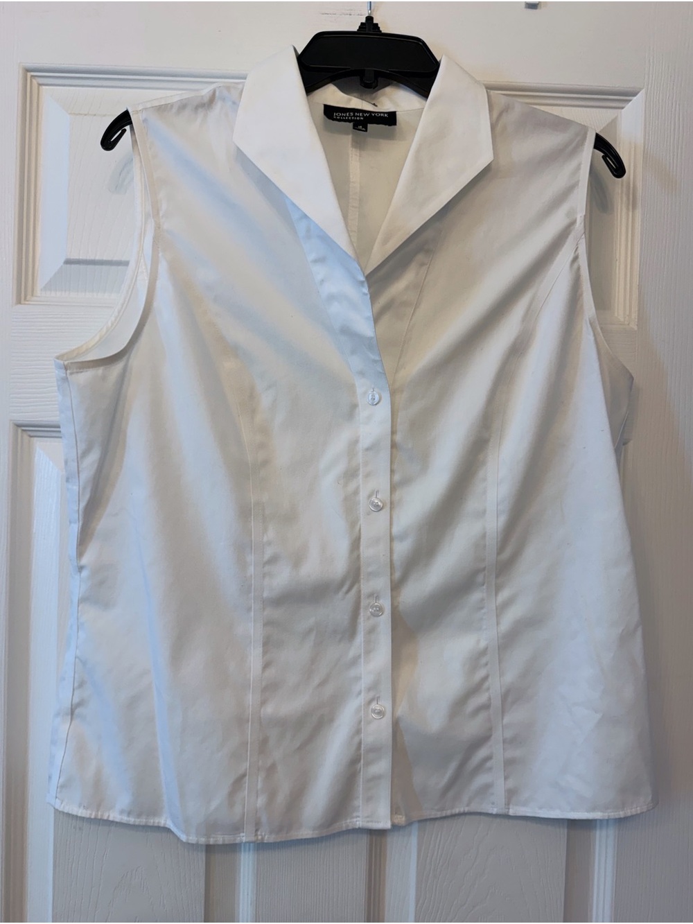 Jones New York Sleeveless White Button-Front Shirt